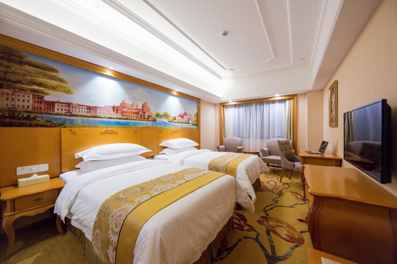 Vienna International Hotel 4*