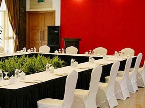 Fx At Expo Exhibition Hall Hotel