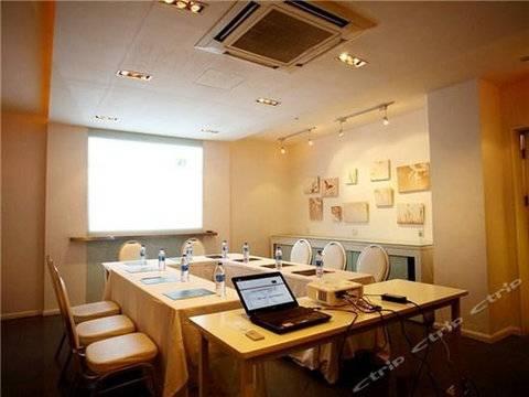 Fx At Expo Exhibition Hall Hotel Shanghai