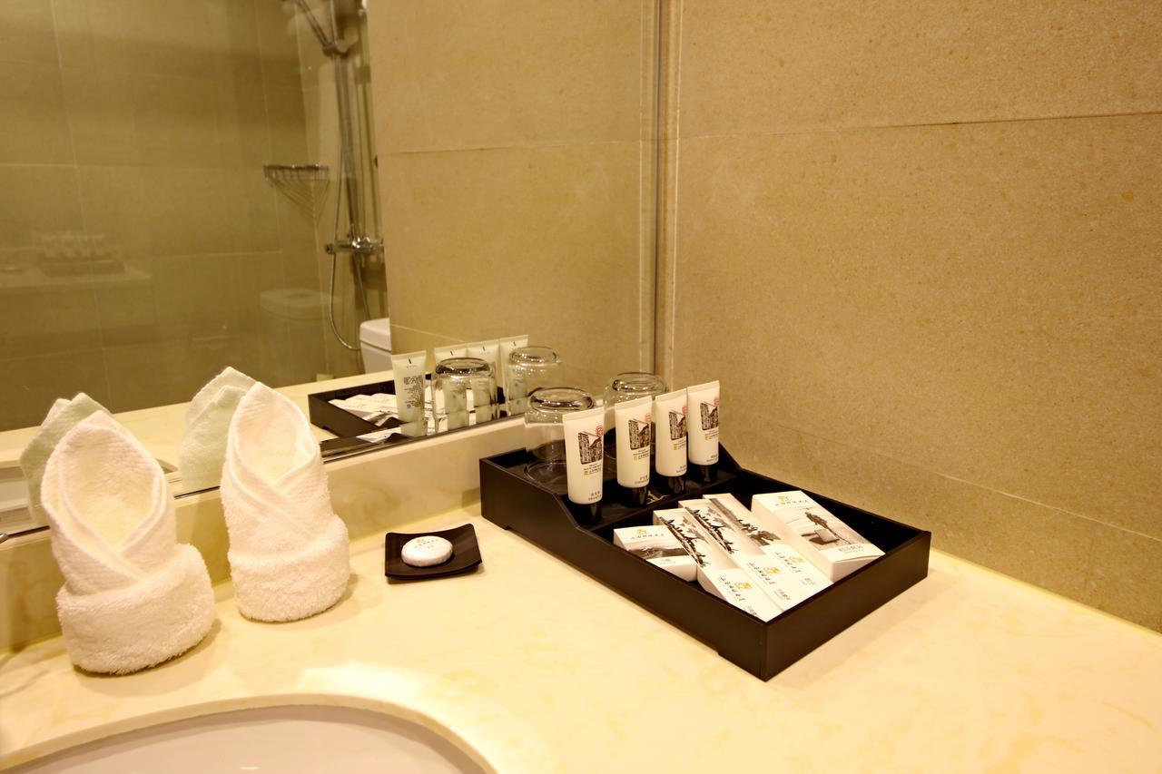 Linzhen Hotel