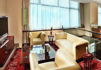 Khách sạn Renaissance Zhongshan Park 5*