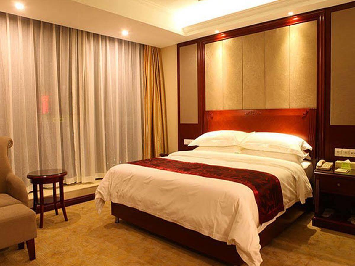 Hotel Vienna Hongqiao Airport Wanda Plaza 3*