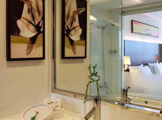 Hongqiao By Ihg Hotel 4*