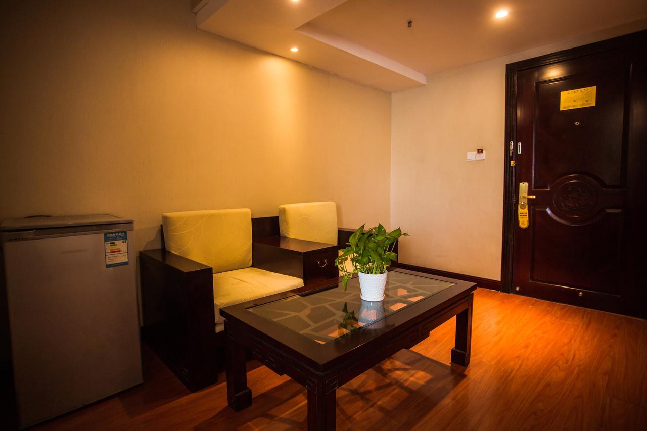 Royal Court Hotel 3*