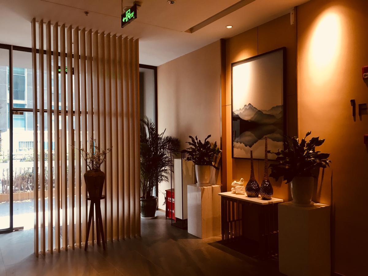 Berkesy Jinqiao Hotel