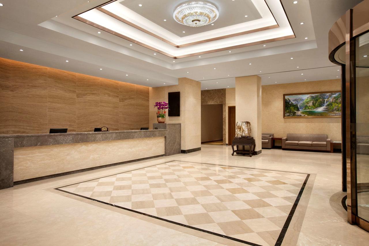 Hotel Ramada Minhang 4*