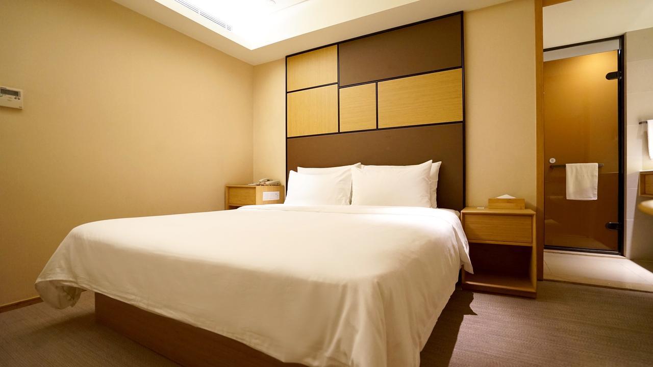 Hotel Ji Bund East Nanjing Road Pedestrian Street
