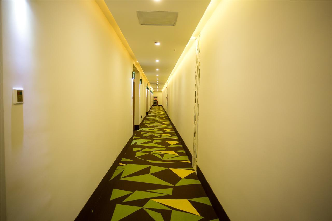 Vatica Pudong New District Dishuilake Otel 3*