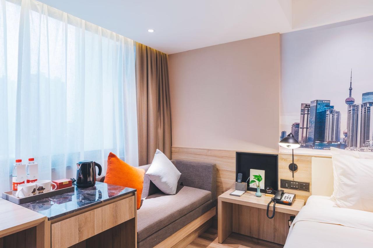 Atour Hotel Longyang Road 4*