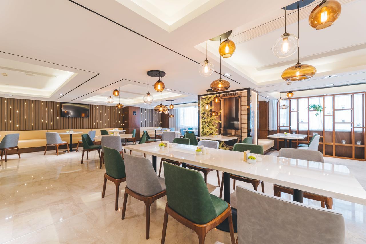 Atour Hotel Longyang Road Hotel 4*
