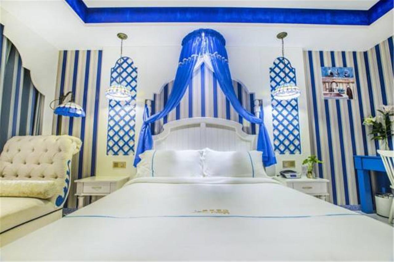 Jinglai Pudong Airport Chuansha Metro Station Hotel