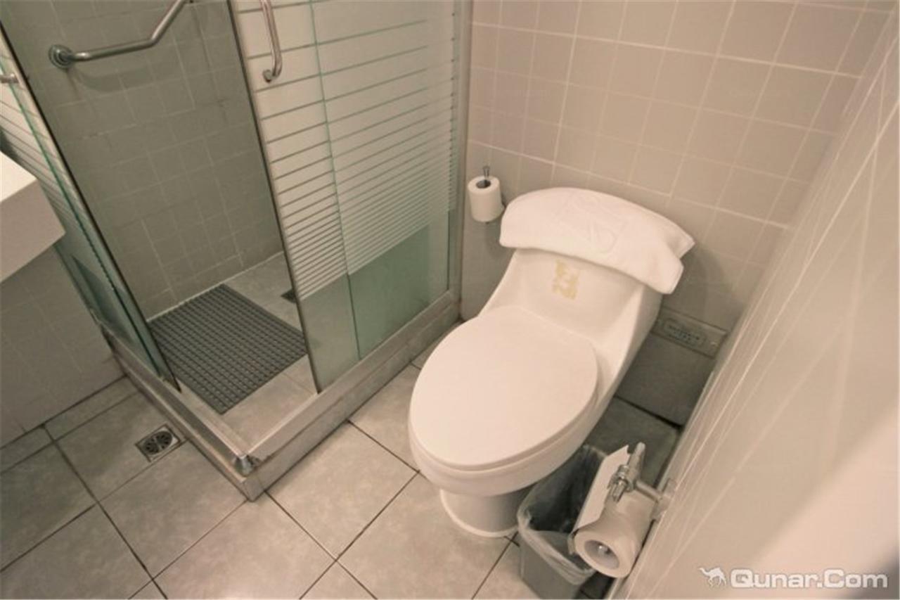 Jinjiang Xujiahui Tianyaoqiao Road Hotel 3*