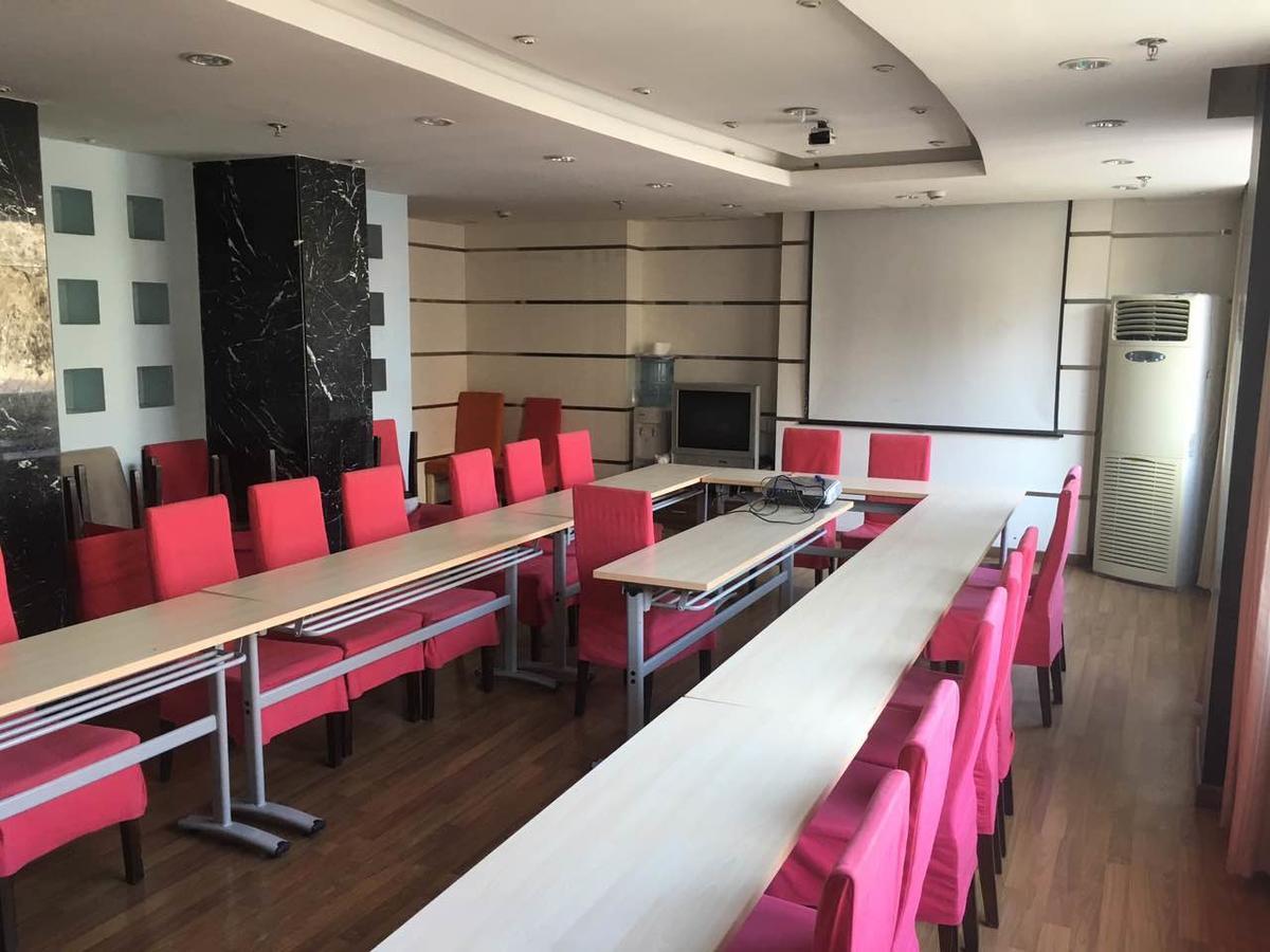 Hotel Jinjiang Xujiahui Tianyaoqiao Road 3*