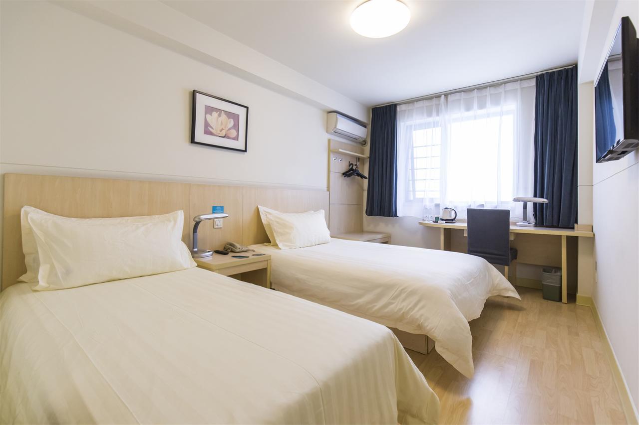Jingjiang South Pudong Road Tangqiao Hotel 3*