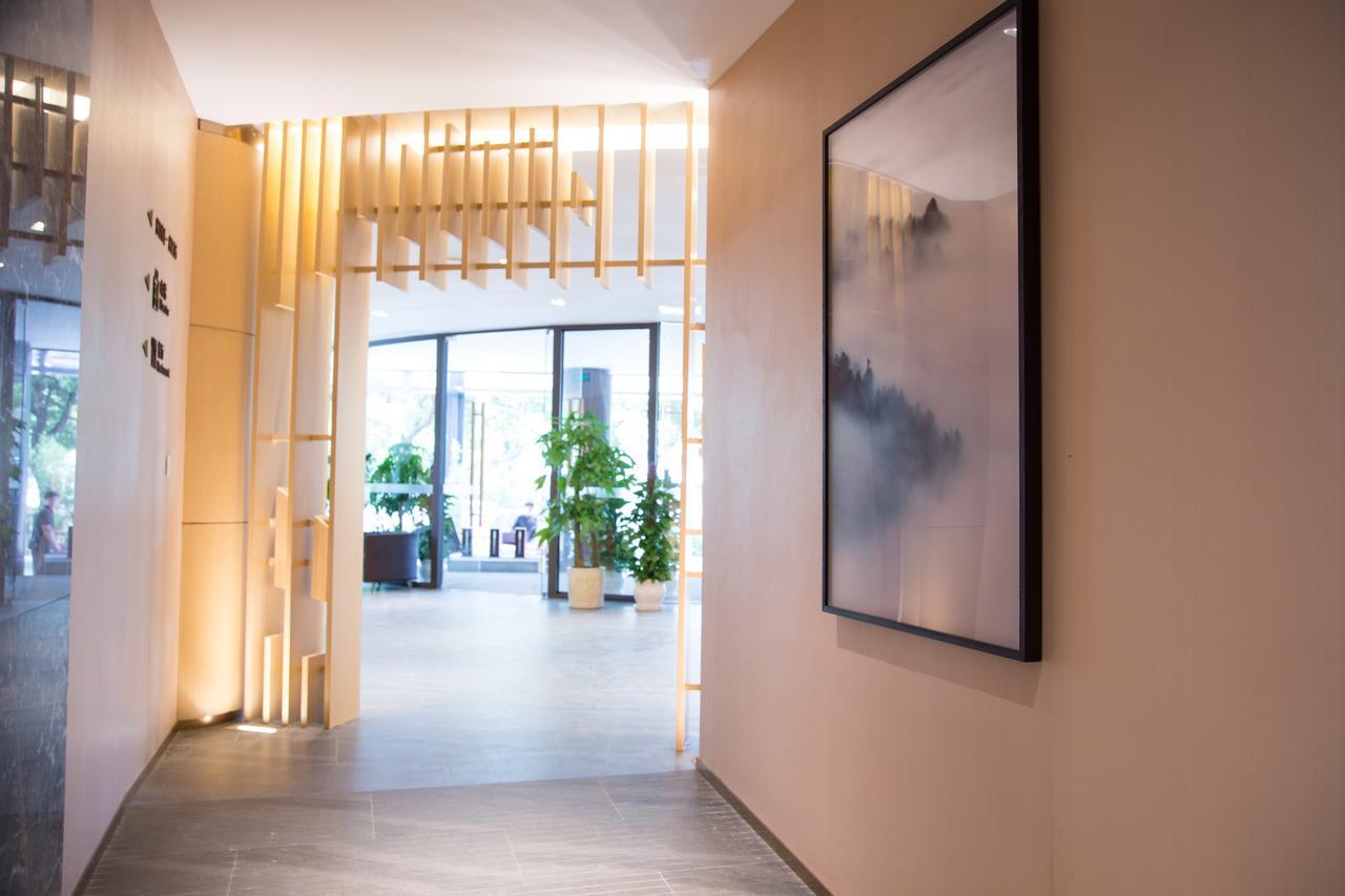 Berkesy Jinqiao Hotel