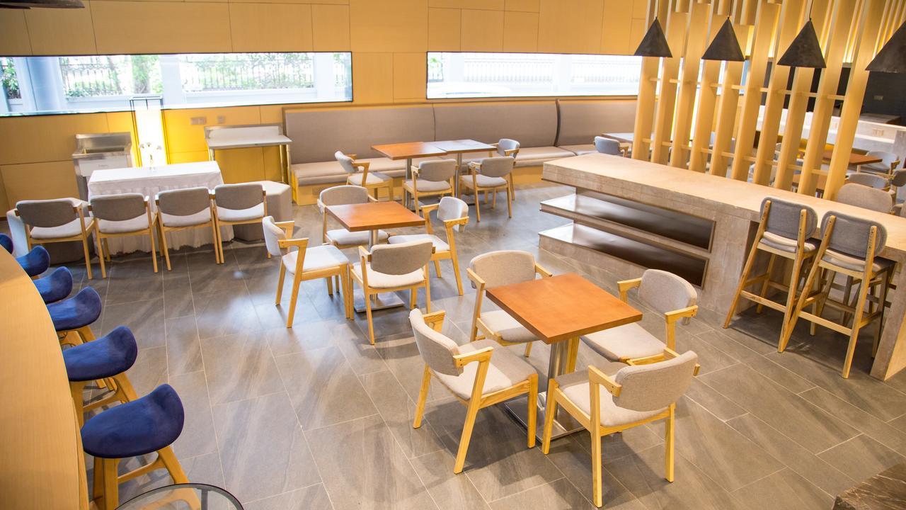Berkesy Jinqiao Hotel 4*