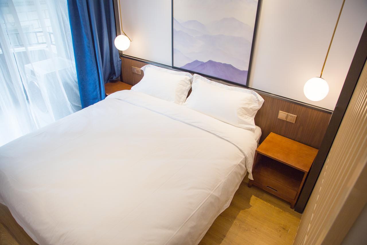 Berkesy Jinqiao Hotel 4*