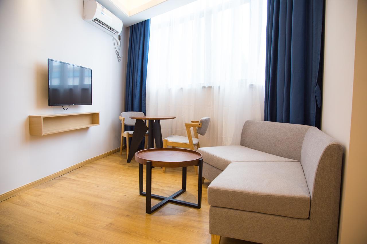 Berkesy Jinqiao Hotel 4*