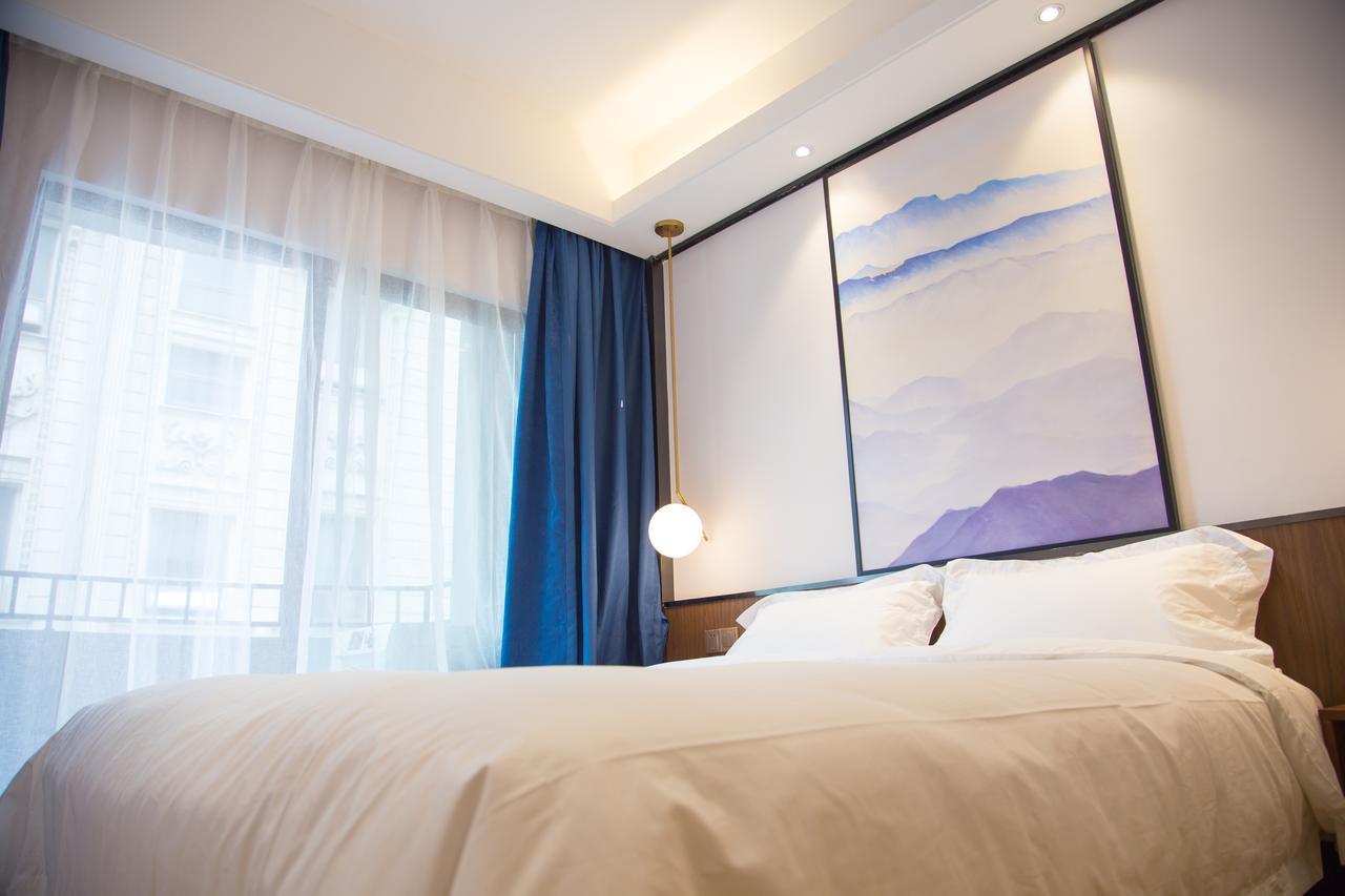 Berkesy Jinqiao Hotel 4*