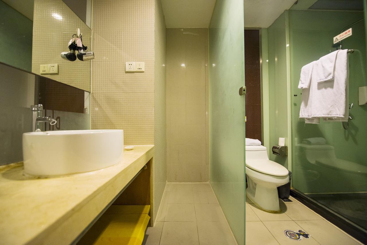 Qibao Ancient Town Qixin Road Hotel
