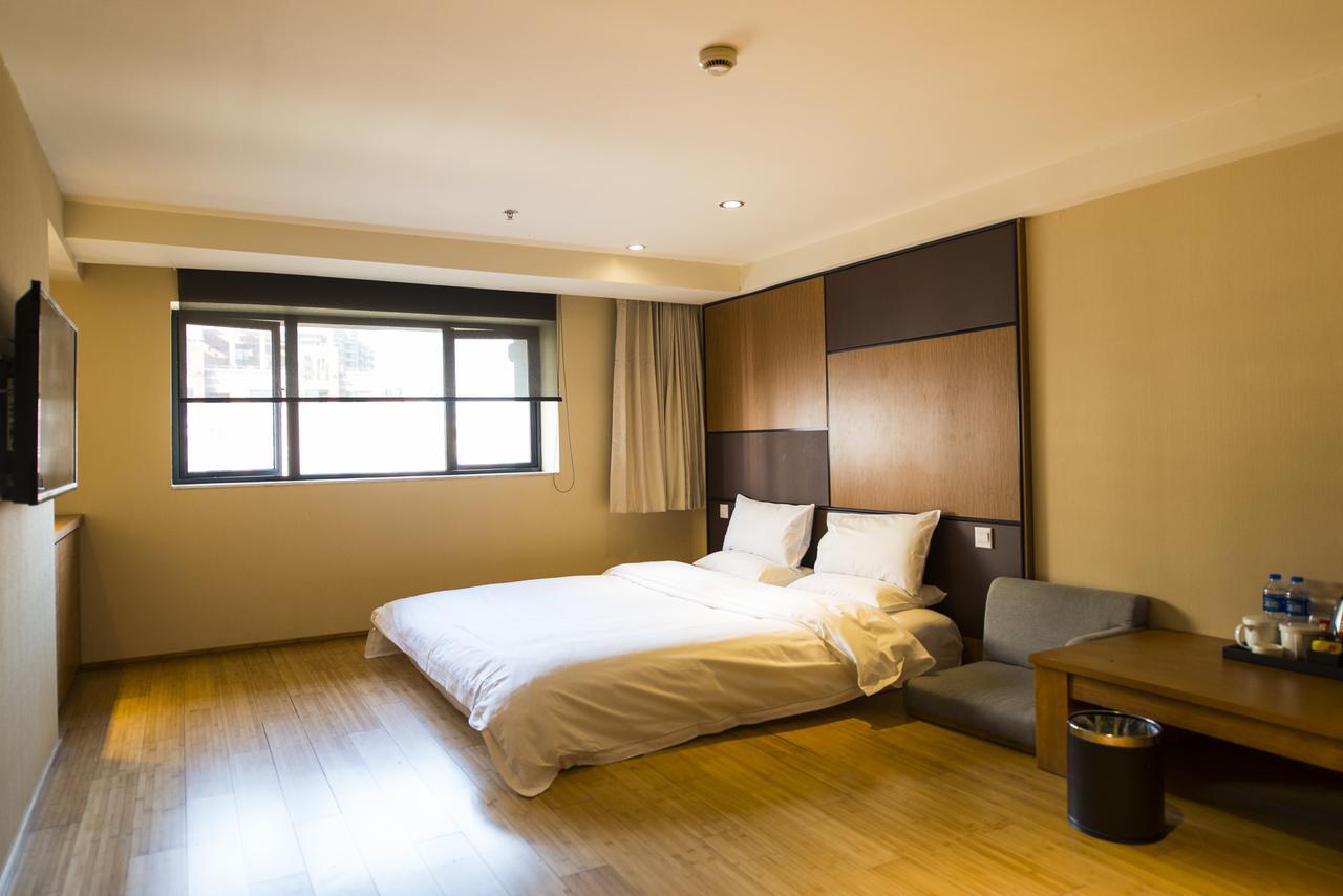 Hotel Ji Jiangqiao Wanda Plaza 3*