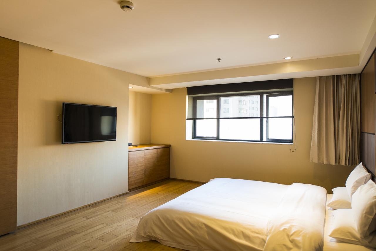 Hotel Ji Jiangqiao Wanda Plaza 3*