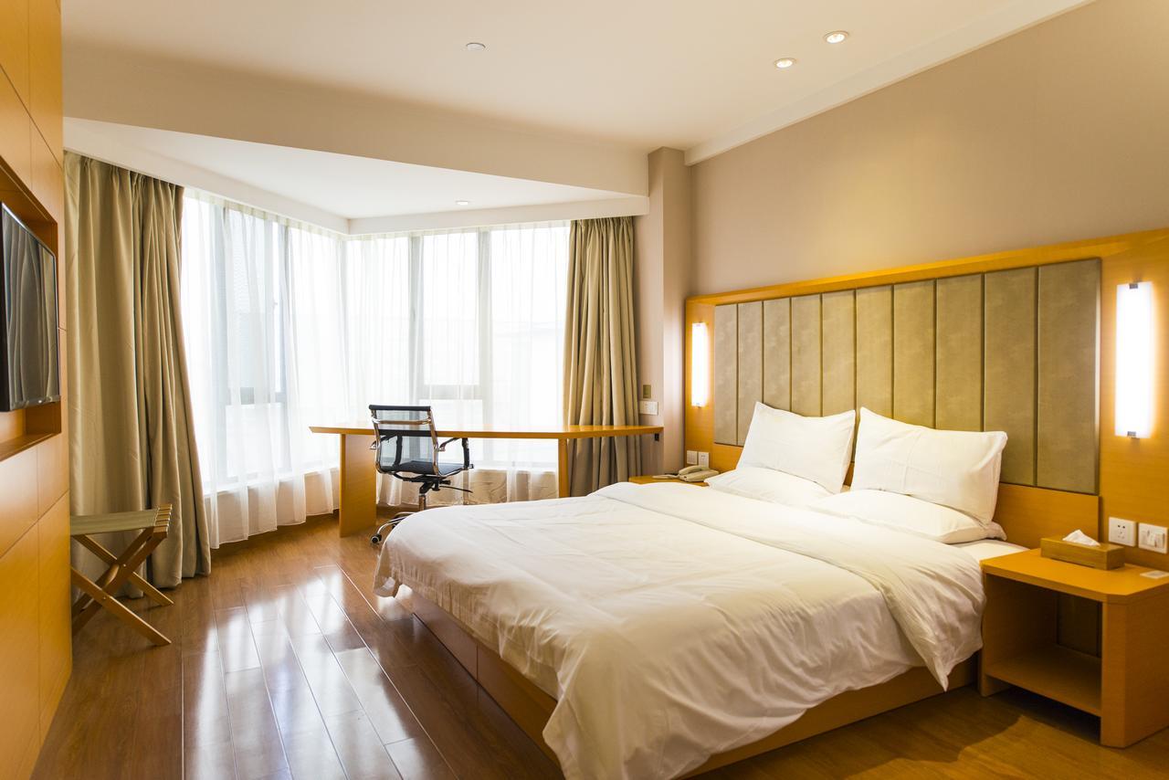 Ji Jiangqiao Wanda Plaza 3*