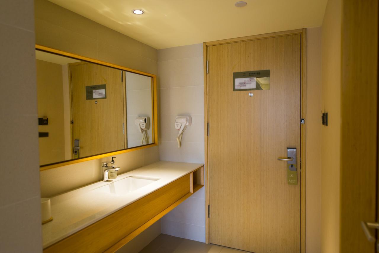 Hotel Ji Jiangqiao Wanda Plaza