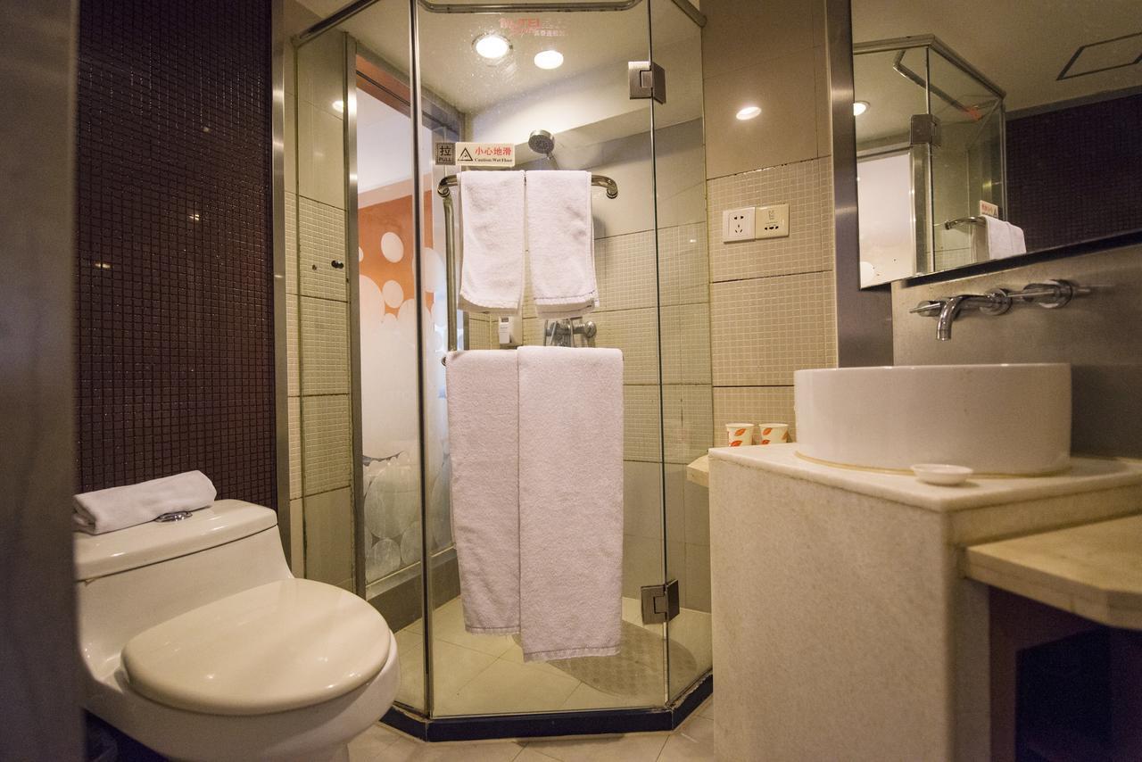 Pudong Lianyang New International Expo Centre Hotel 2*