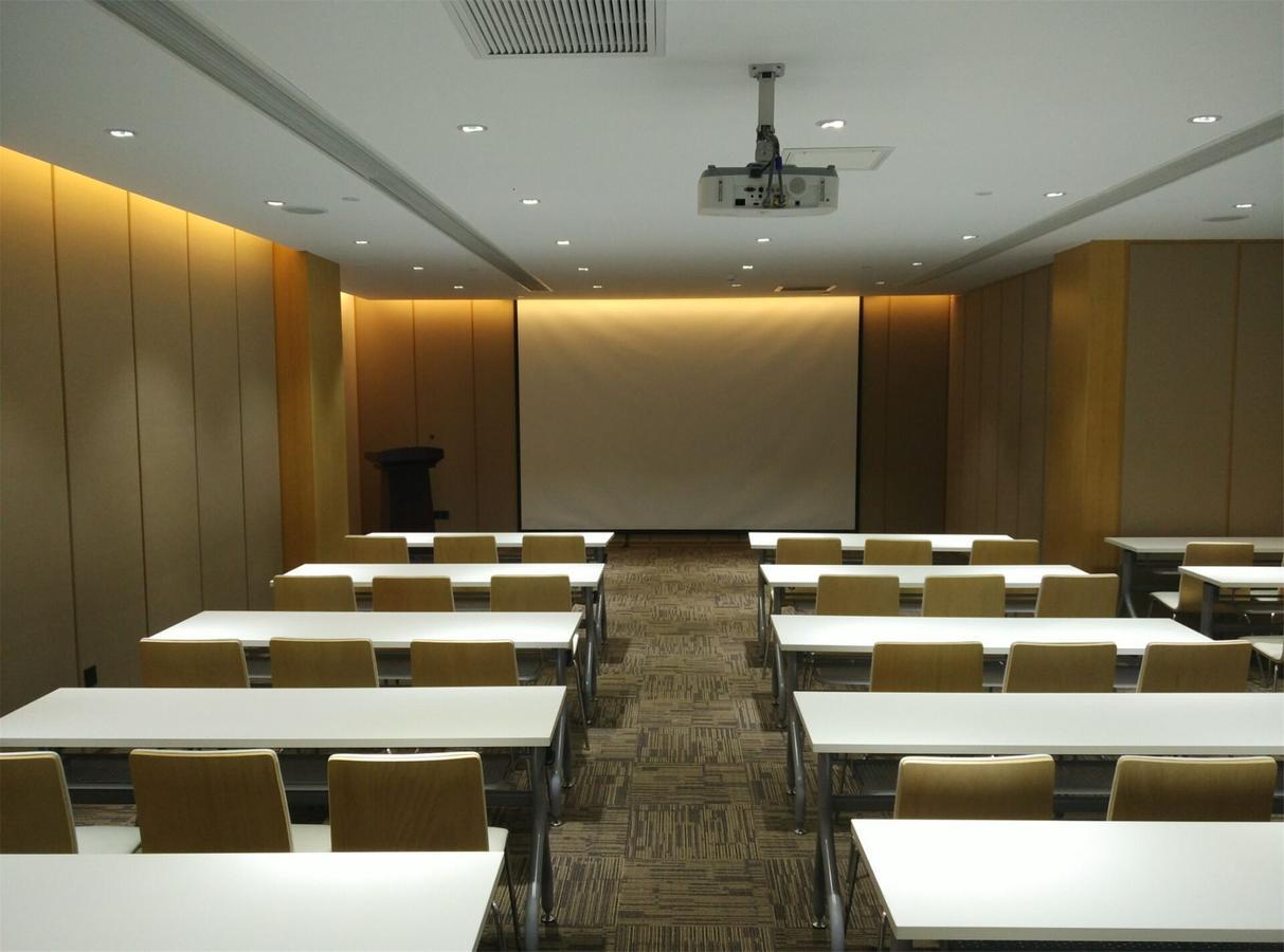 Ji Hongqiao Airport Huqingping Highway Hotel 4*