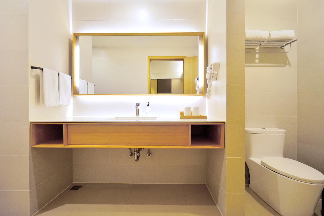 Ji Hongqiao Airport Huqingping Highway 4*