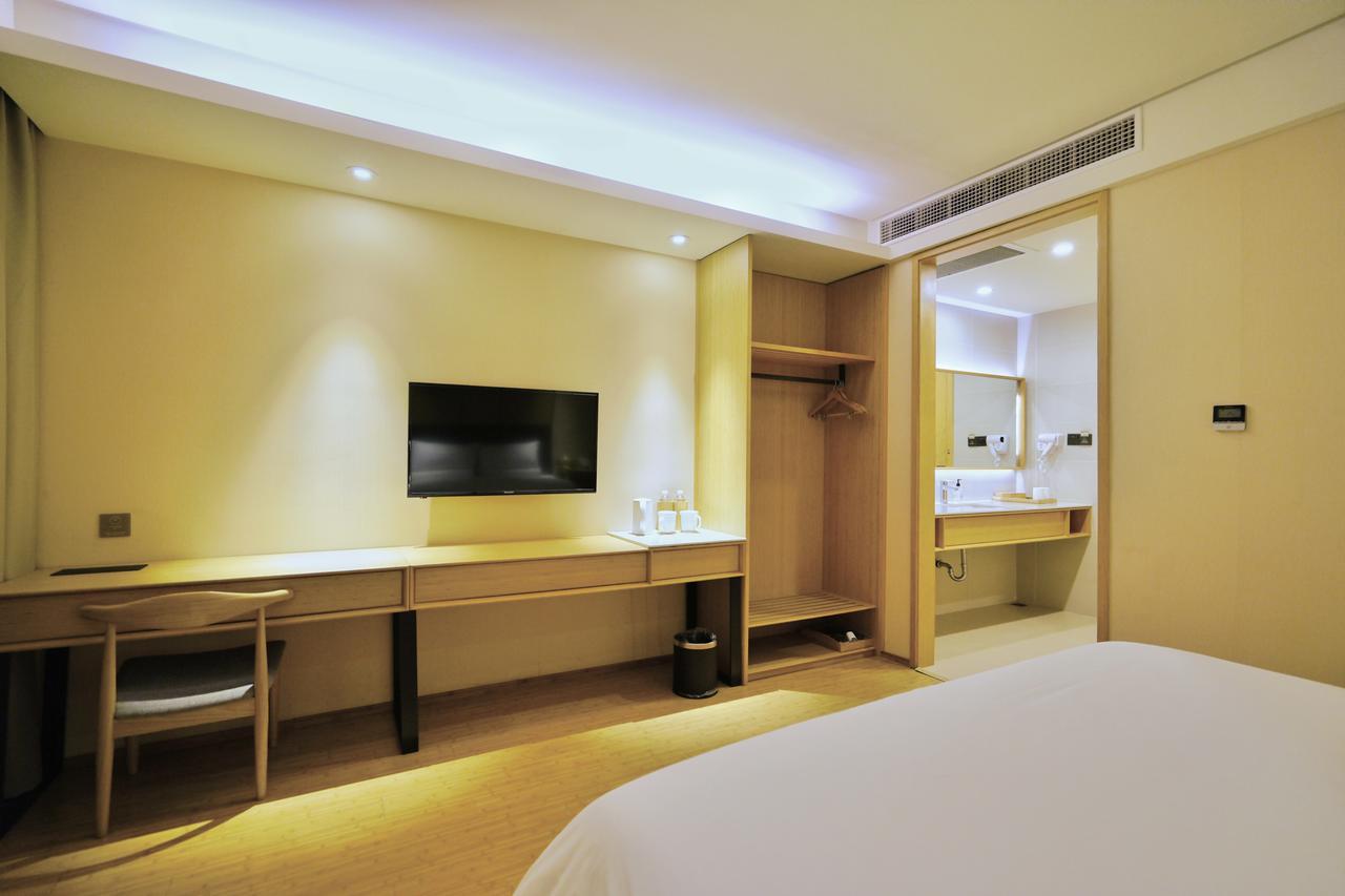 Ji Hongqiao Airport Huqingping Highway Hotel 4*