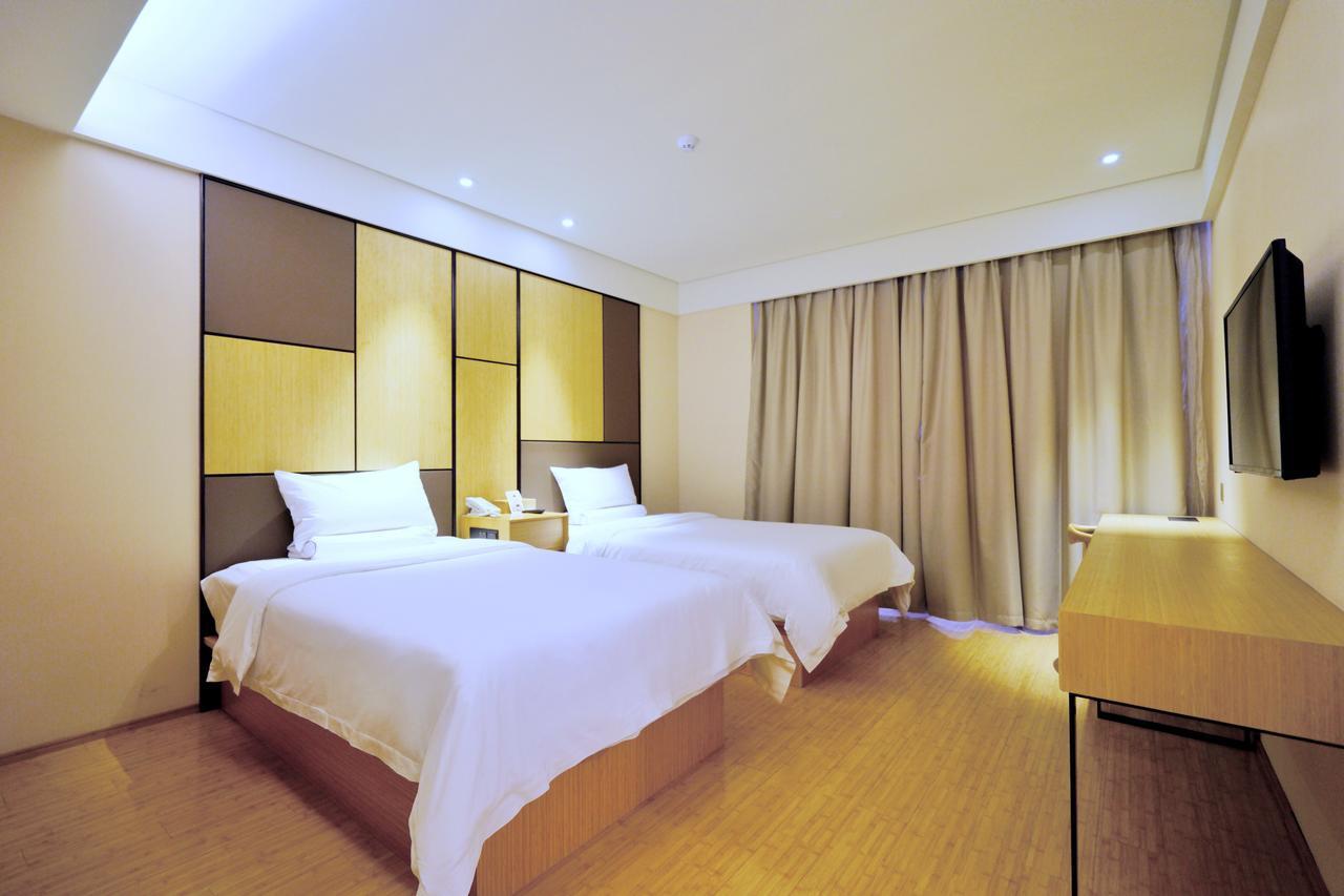 Ji Hongqiao Airport Huqingping Highway Hotel