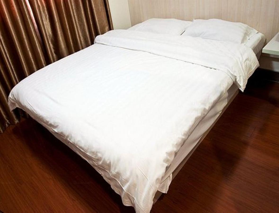 Hotel Hi Jing'an Temple West 2*