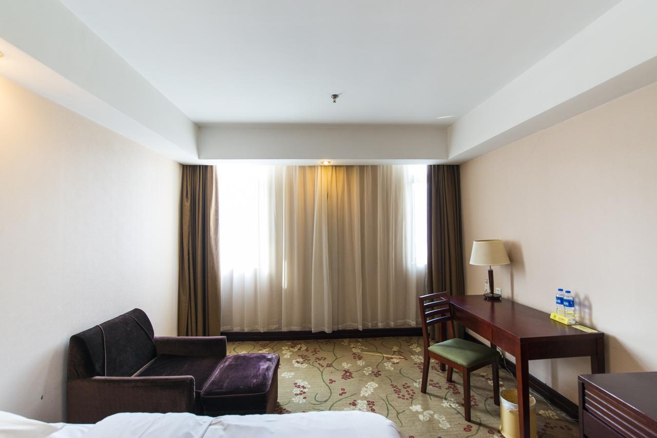 Vienna 3 Expo Sanlin Otel Şanghay