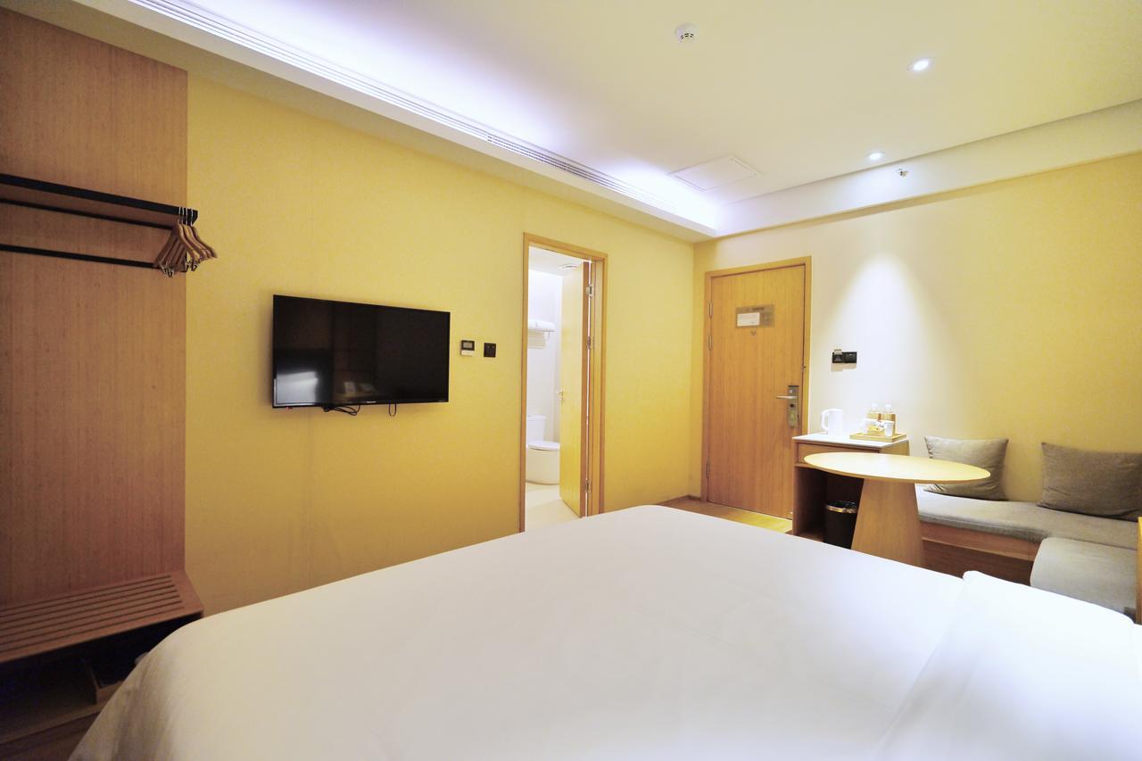 Ji Hongqiao Airport Huqingping Highway Hotel