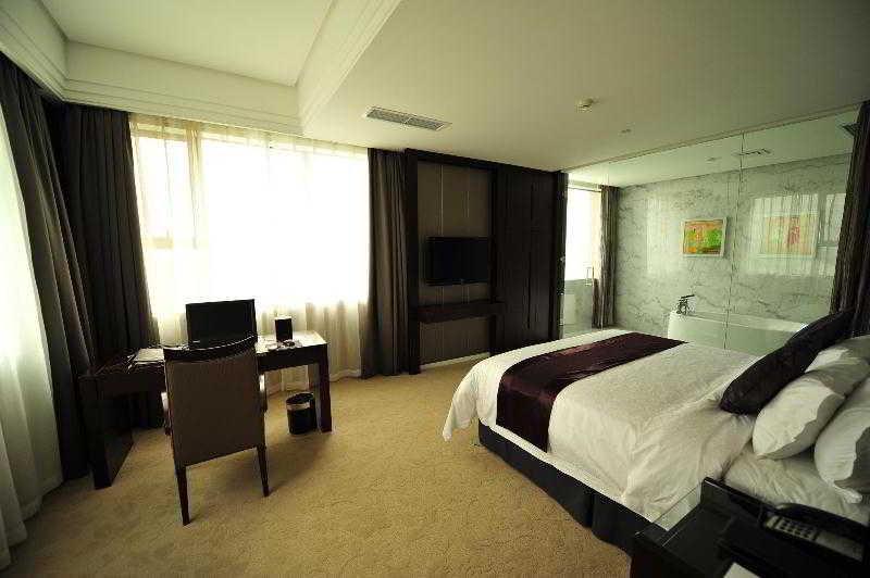 Hotel New Century Manju Luoshan @sniec