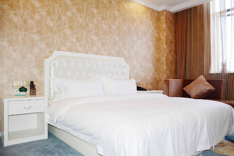 Ramada Encore Pudong Hotel 3*
