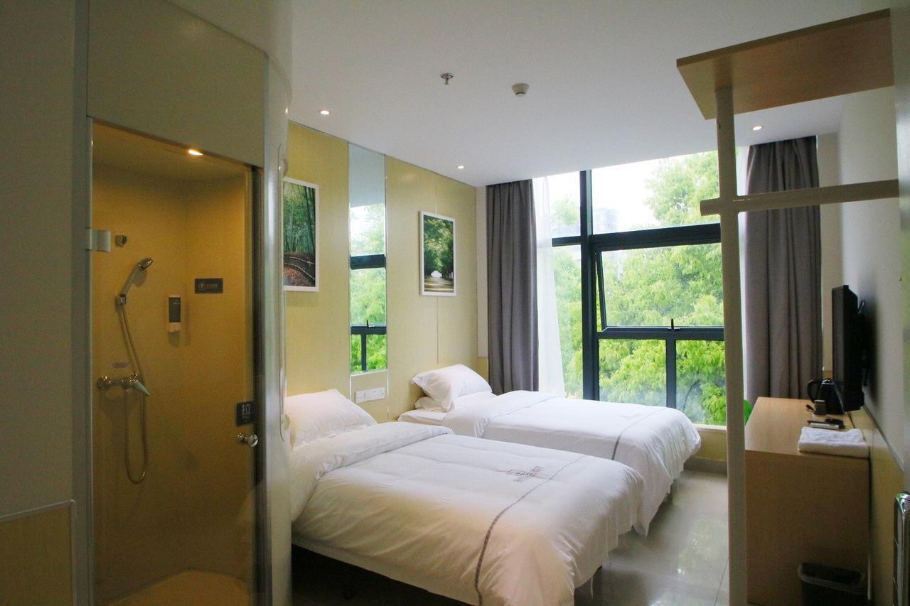 100 Pudong Airport Hotel