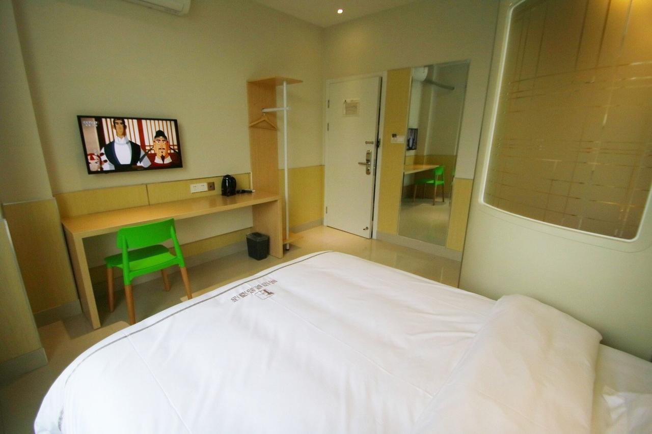 100 Pudong Airport Hotel