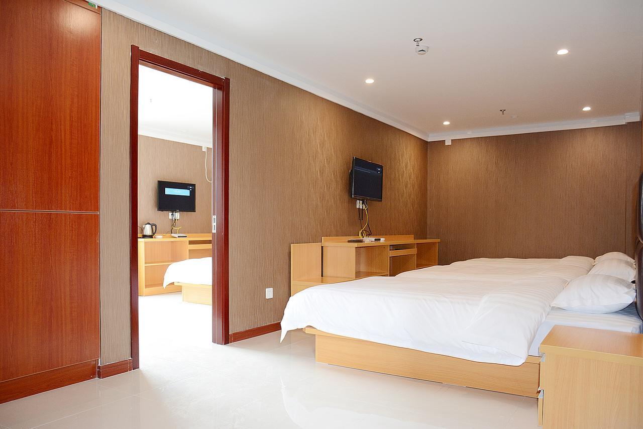 Hotel 100 Pudong Airport 2*
