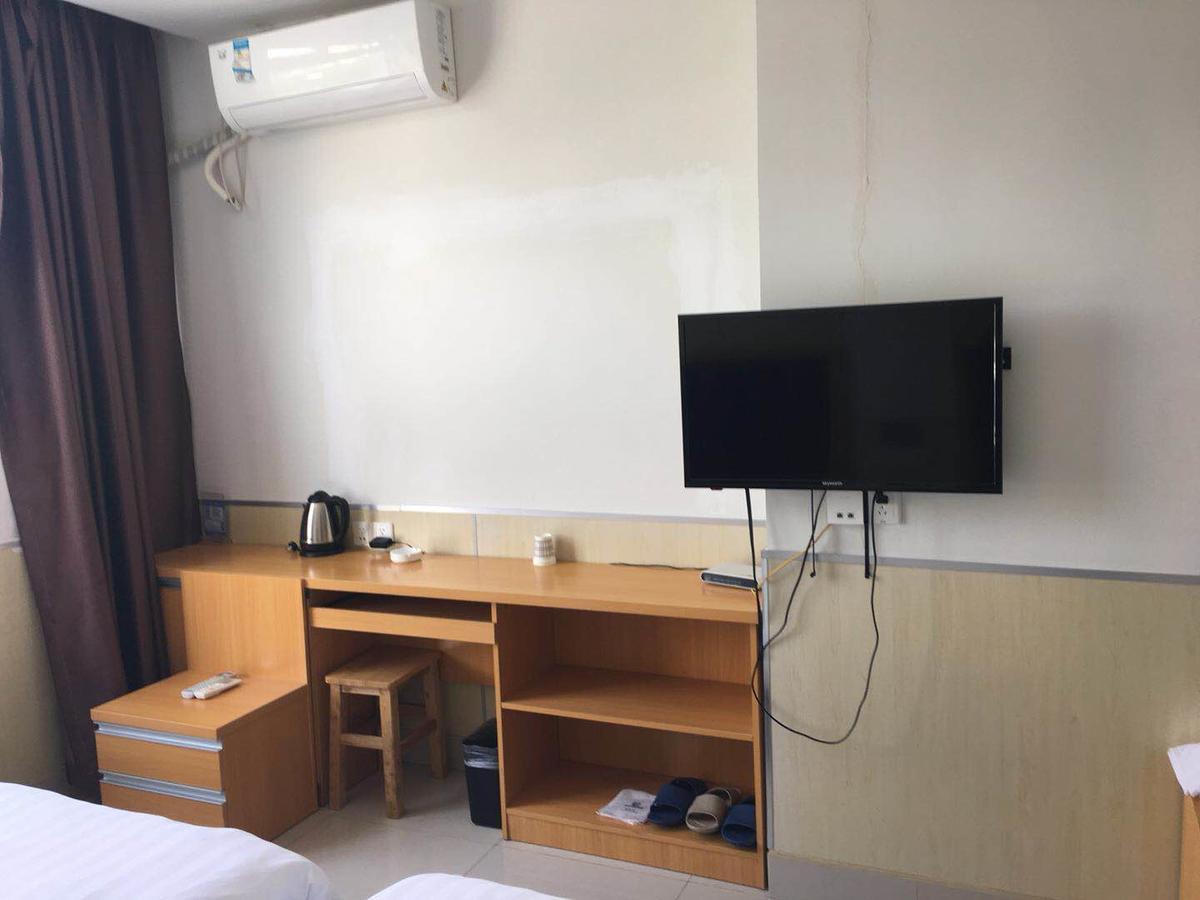 Hotel 100 Pudong Airport 2*