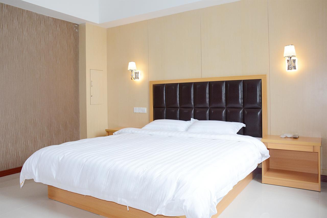 Hotel 100 Pudong Airport 2*