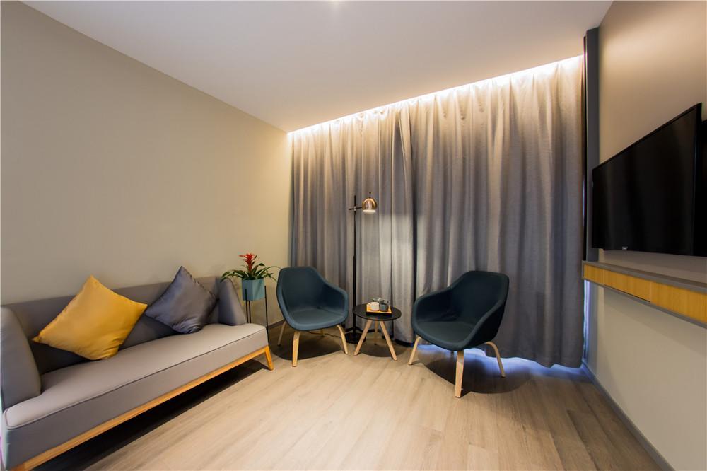 Hotel Business Trip Gold North Bund Dalian Road Metro Station