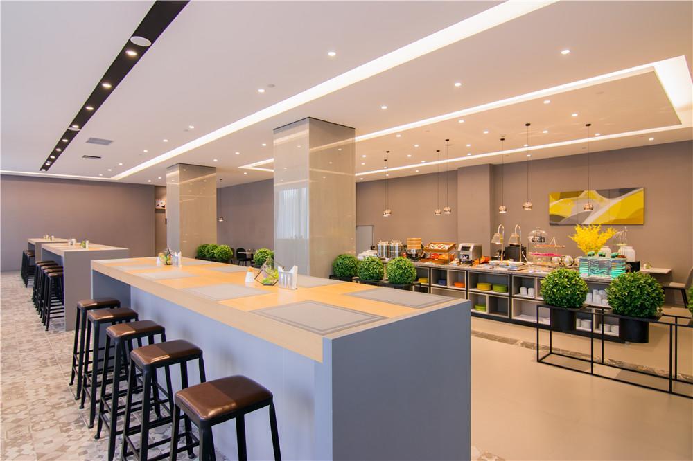 Business Trip Gold North Bund Dalian Road Metro Station Otel 3*
