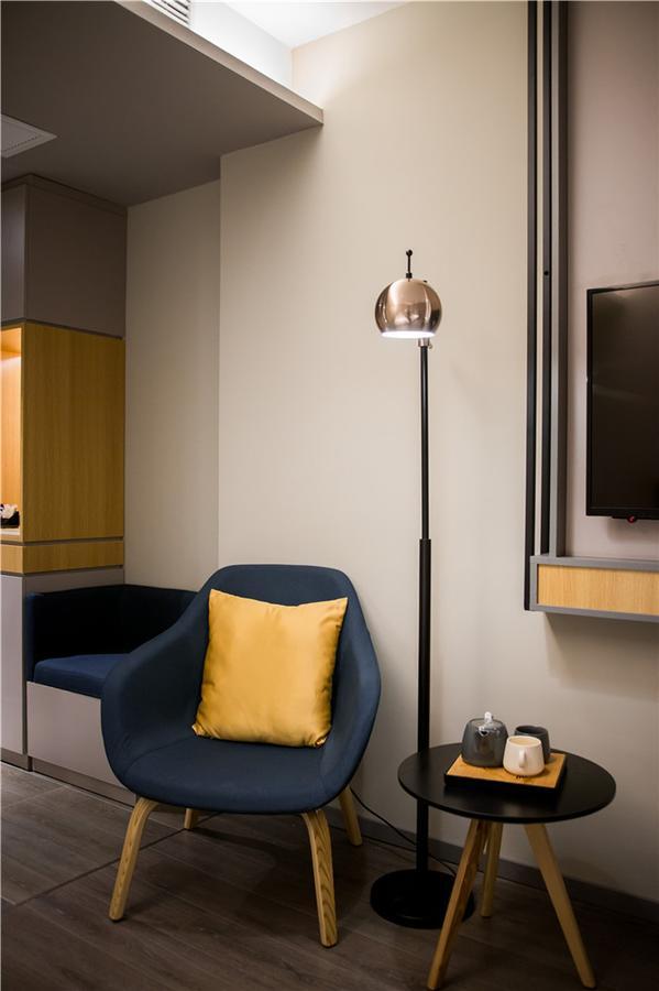 Business Trip Gold North Bund Dalian Road Metro Station 3*