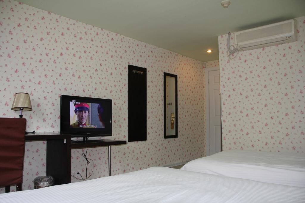 Jin Guang Hotel-people Square Branch 3*