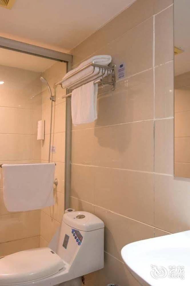 Hanting Express Lujiazui Minsheng Road Hotel Shanghai