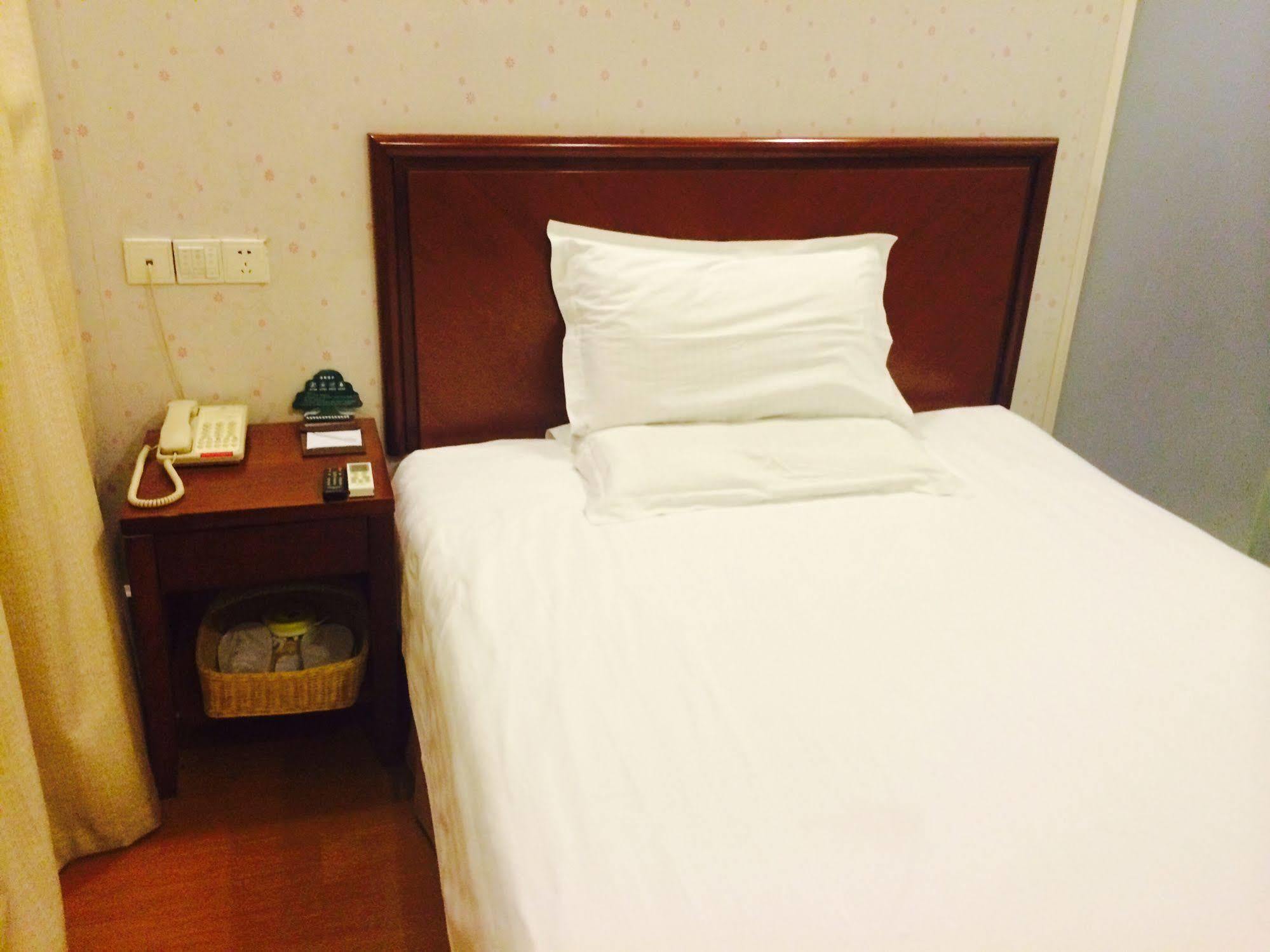 Hotel Greentree Dongming Road Subway Station Express Shanghai