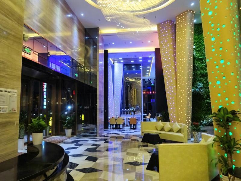 Hotel &